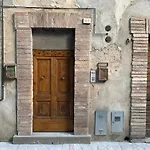 Apartment Grazioso In Centro Con Vista Todi