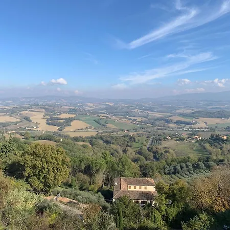 Grazioso In Centro Con Vista Apartment Todi