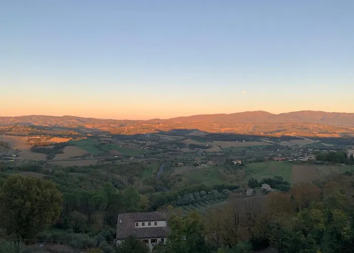 Grazioso In Centro Con Vista Apartment Todi